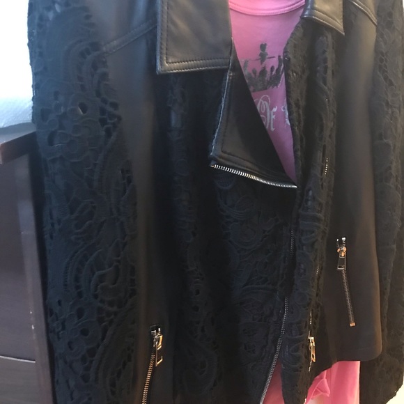 Beautiful leather jacket with lace embroidered sleeves - Picture 1 of 7